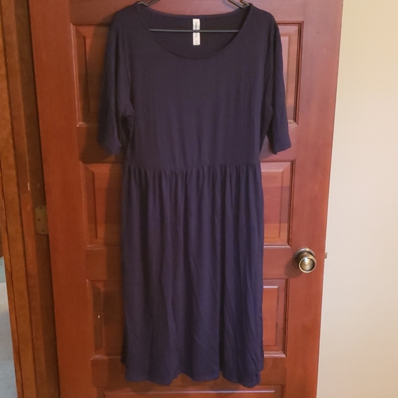 Zenana Outfitters Dresses & Skirts - Navy blue midi dress